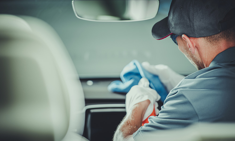 Automotive glass cleaner